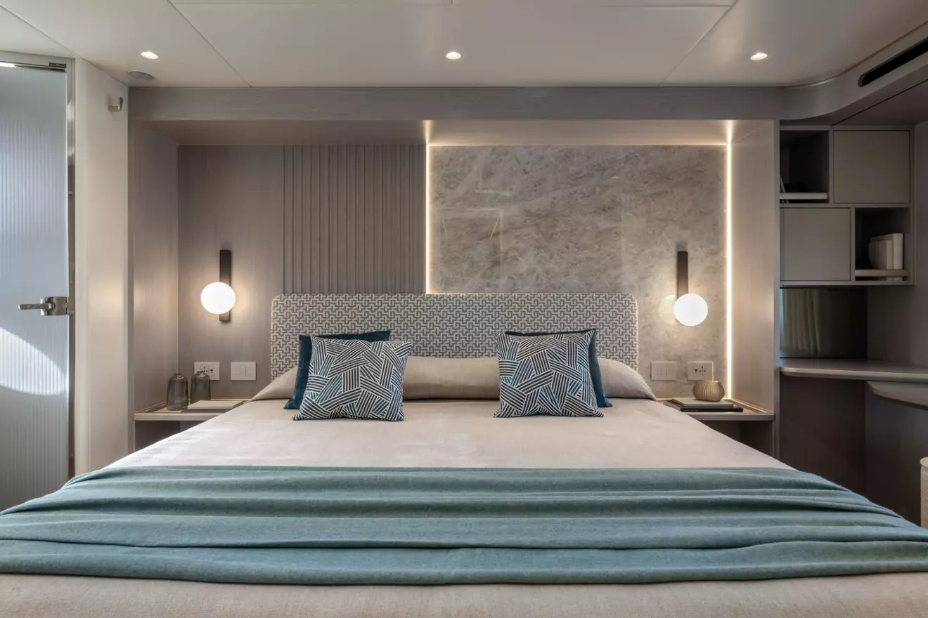 Absolute 70 Fly - VIP cabin.jpg