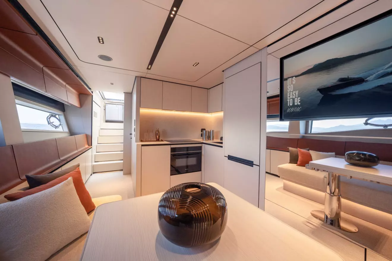 Itama 70 - galley.jpg