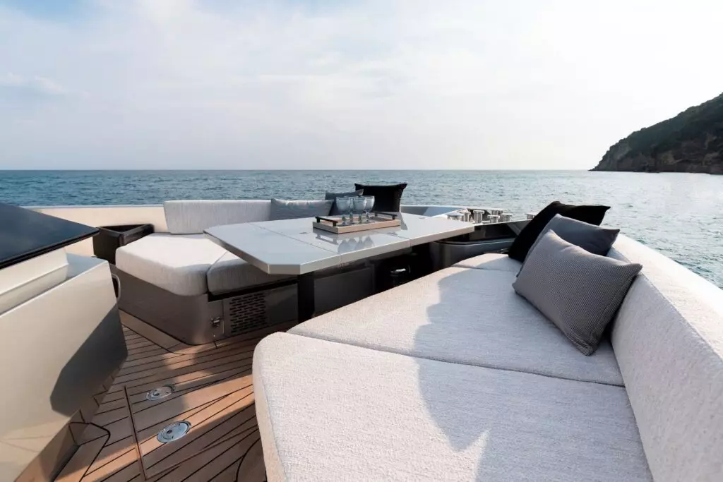wallywhy100-pramcani-lounge-1024x683.jpg