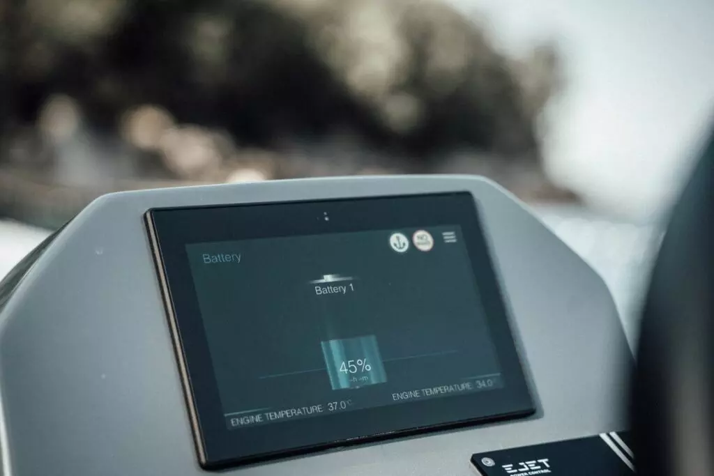 EJET-4x-tender-touchscreen-1024x683.jpg