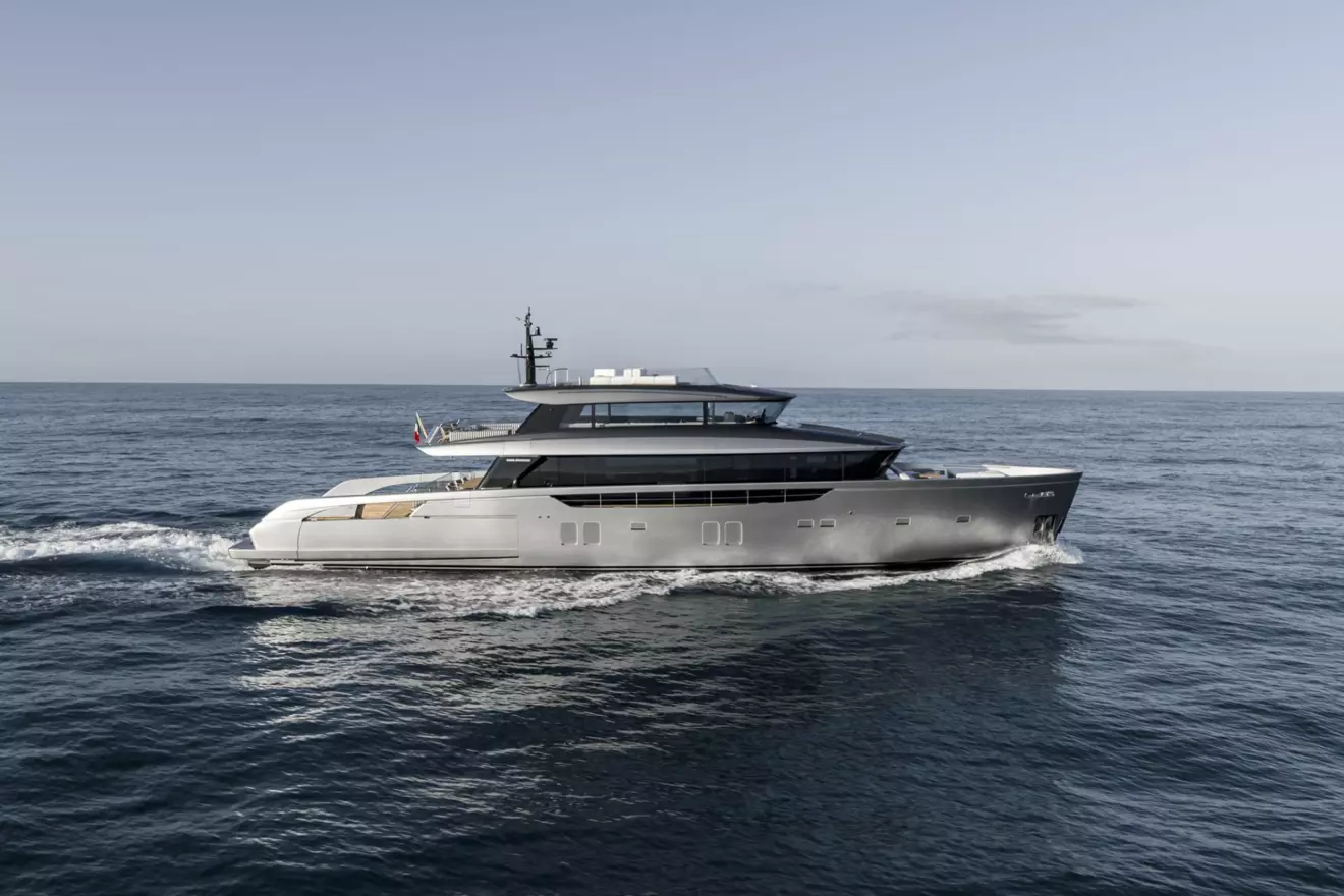 Sanlorenzo SX120 - side view cruising.jpg