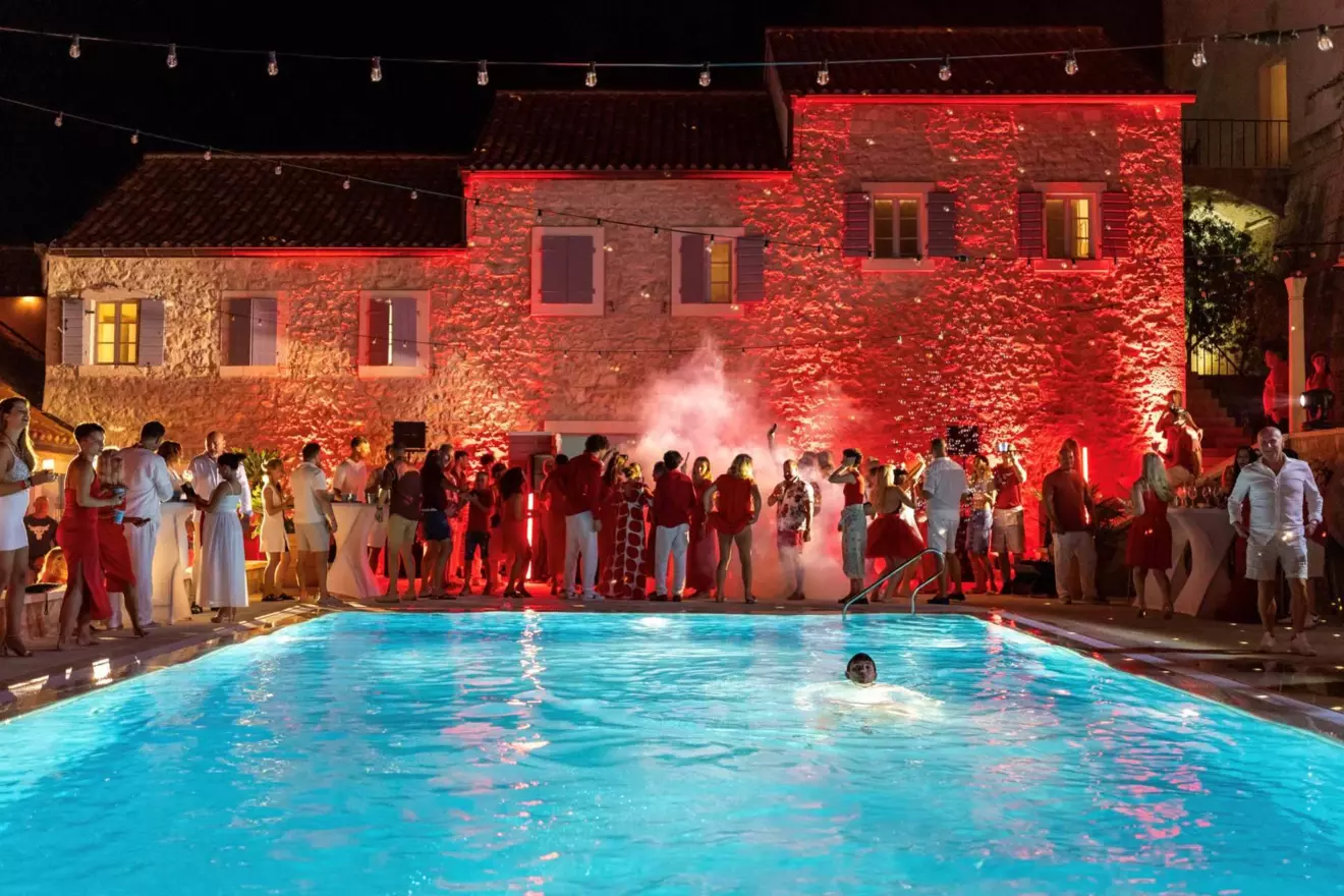 martinis-marchi-summer-party-bazen.jpg