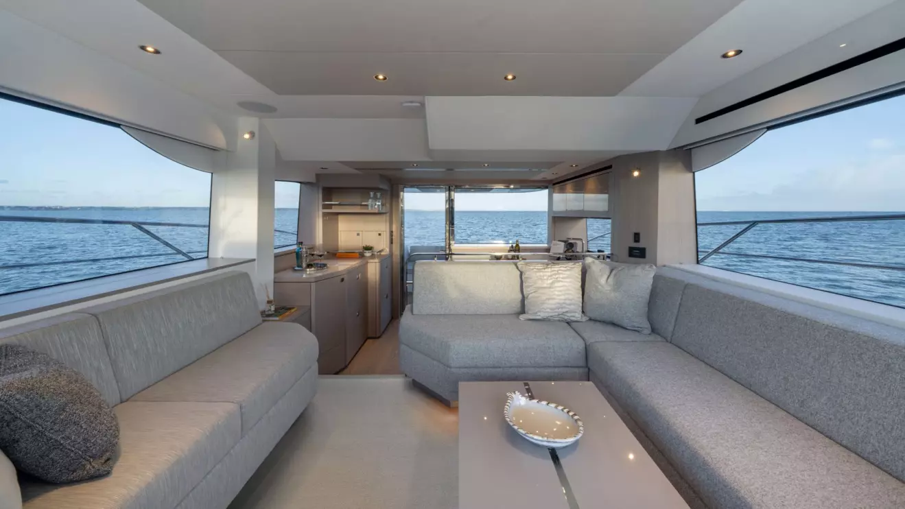 Sunseeker Manhattan 56 open-plan salon and dining area