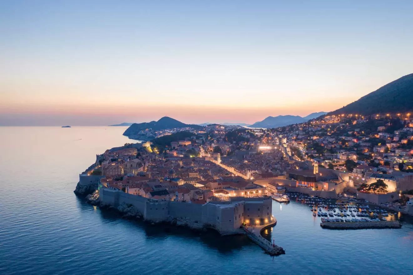 dubrovnik-nocu.jpg