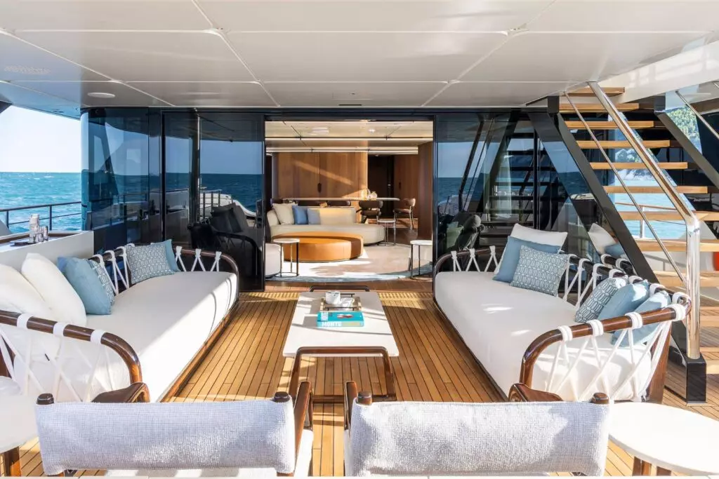 Custom-Line-Navetta-50-aft-1024x683.jpg