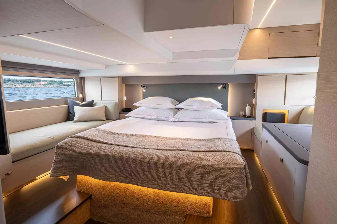 Nimbus 495 Flybridge vlasnička kabina