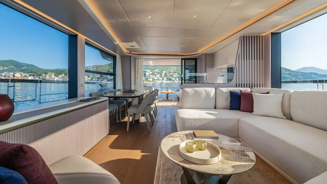 Absolute Navetta 62 salon