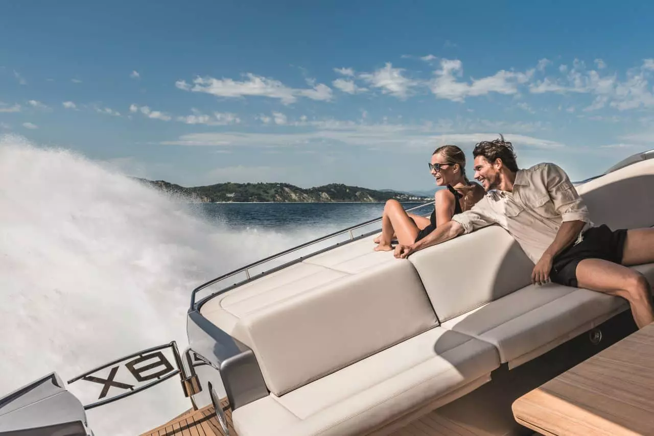 Pershing 8X u plovidbi