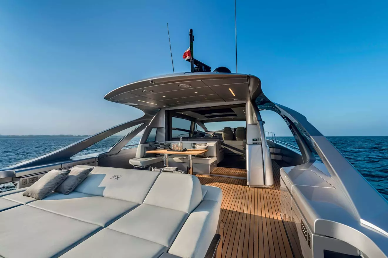 Pershing-7X-suncaliste-na-krmi-00.jpg