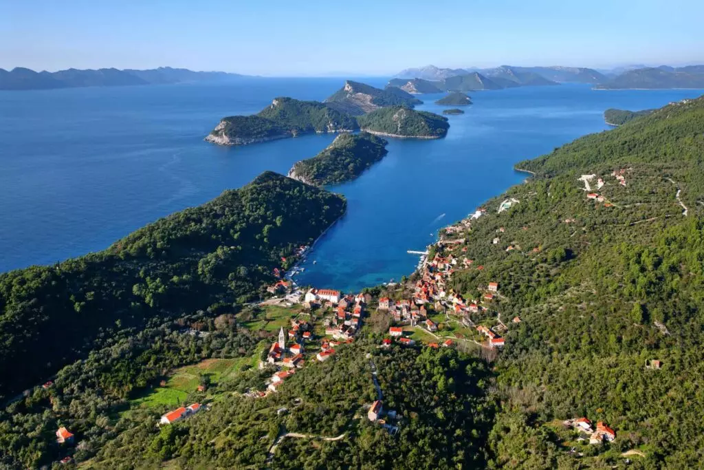 sipan-island-panorama-00-1024x683.jpg
