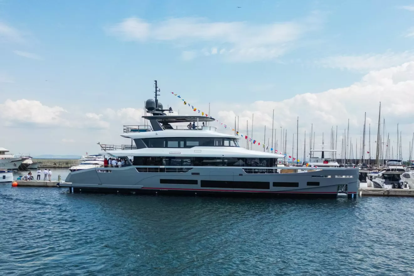 Sirena 118 - side view.jpg