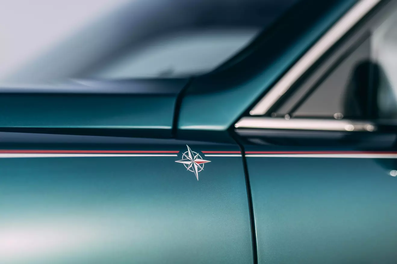 Rolls-Royce Cullinan Yachting - kompas detalj.jpg