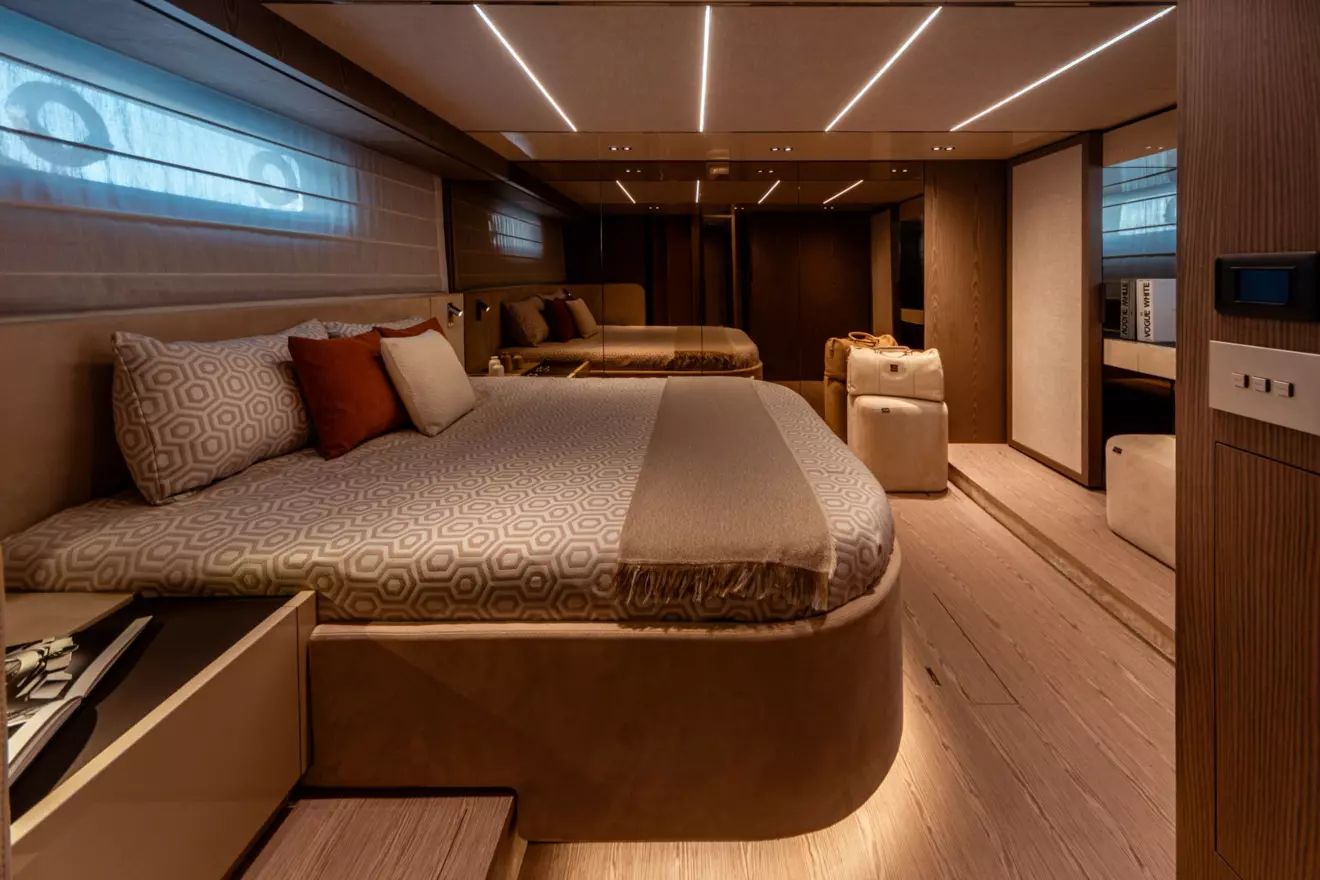 Invictus TT550 cabin