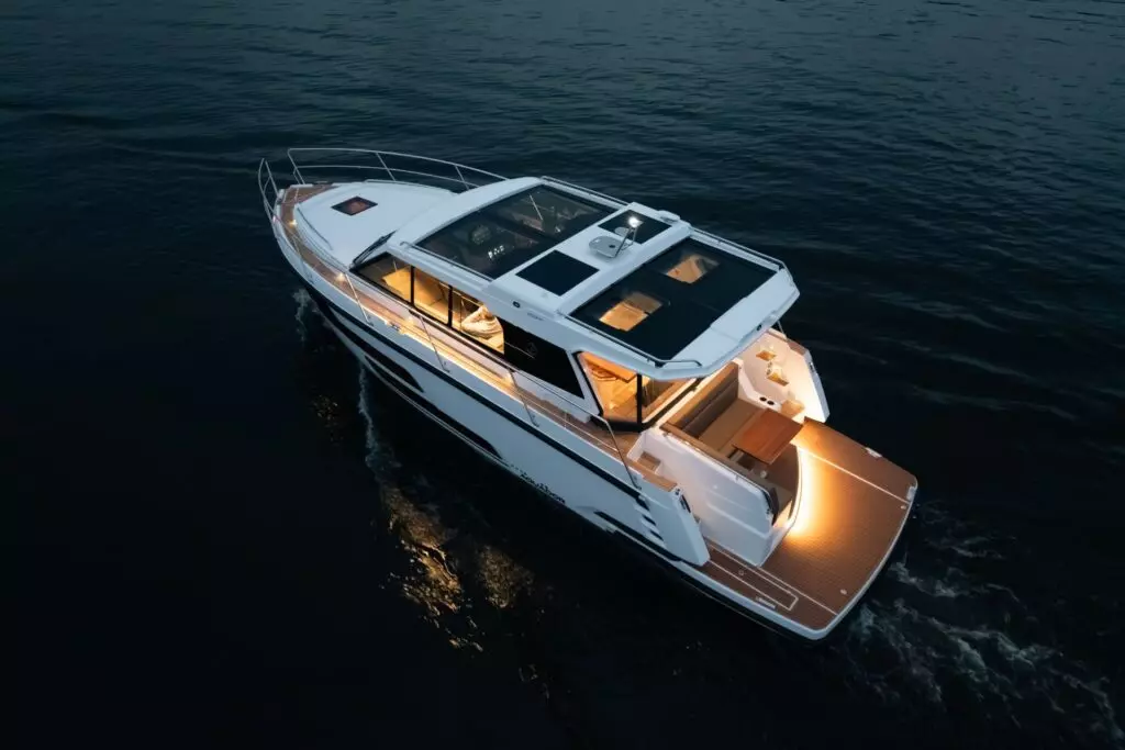 Aquador 400HT krmena platforma