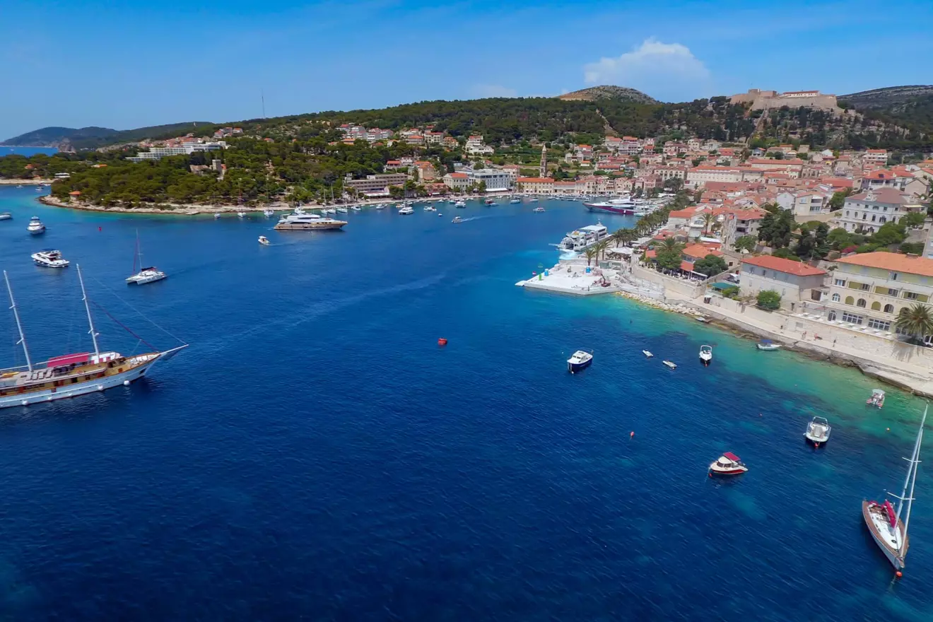 grad-hvar-s-mora-10.jpg