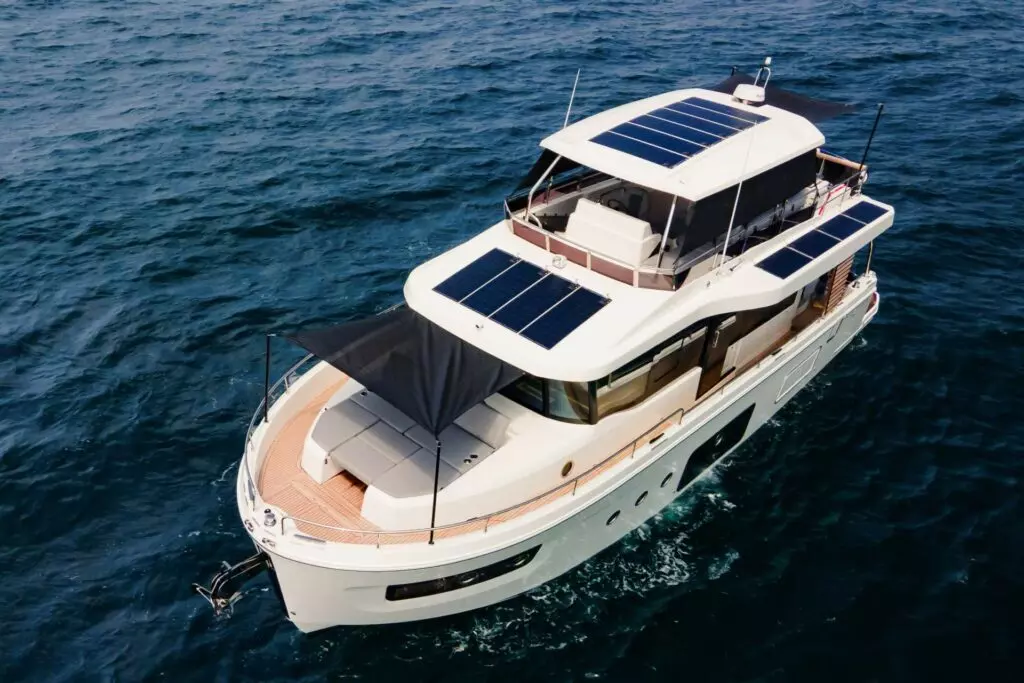 Motorni brod Beneteau Swift Trawler 54