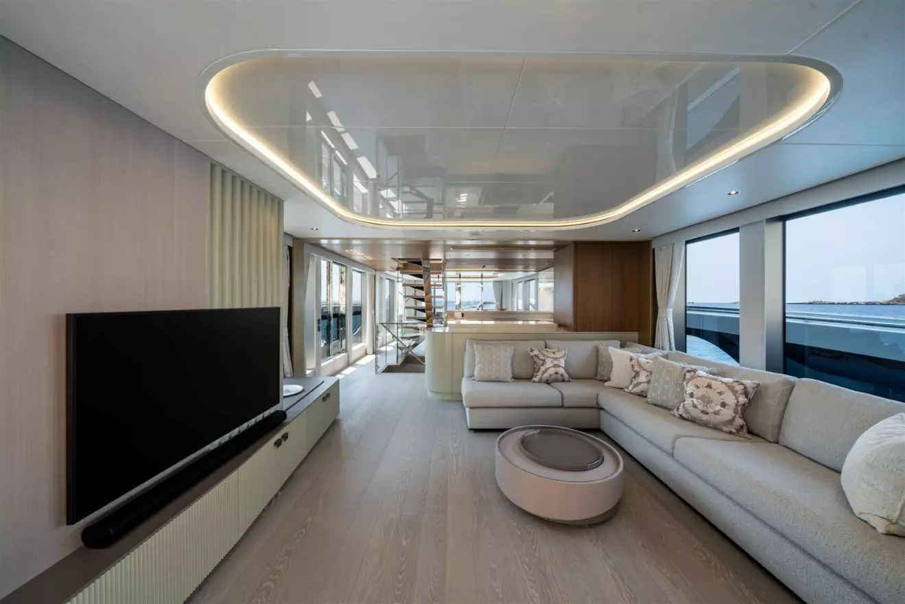 Sunseeker-82 Ocean Enclosed - salon.jpg