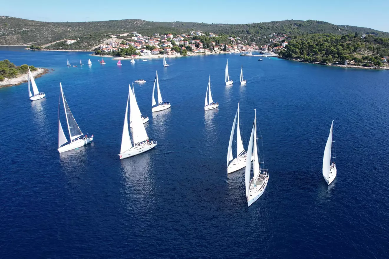 martinis-marchi-sailing-challenge-02.jpg