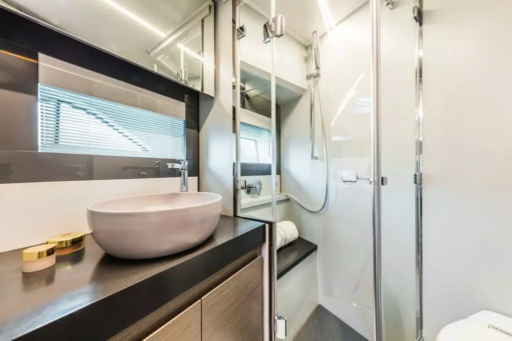 pershing-5x-vip-toilete-detalj-00-1024x683.jpg