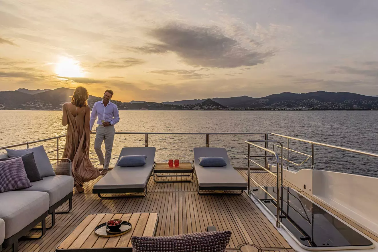 italian yacht flybridge