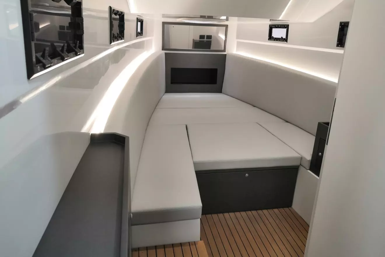 Pirelli 42 - cabin.jpg