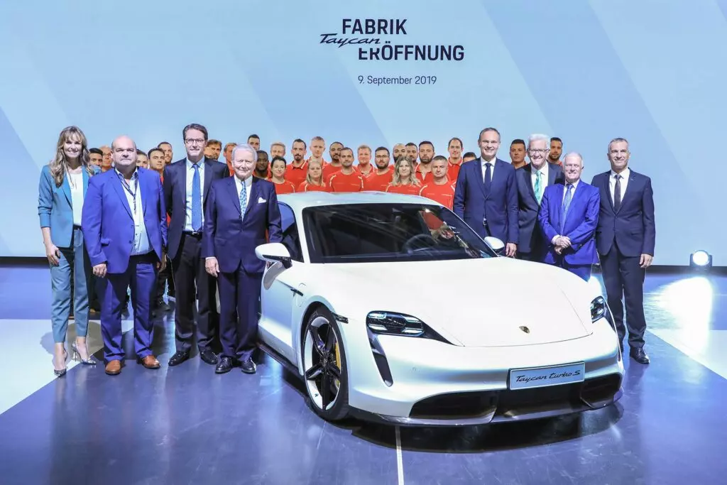 Porsche-Taycana-00-1024x683.jpg