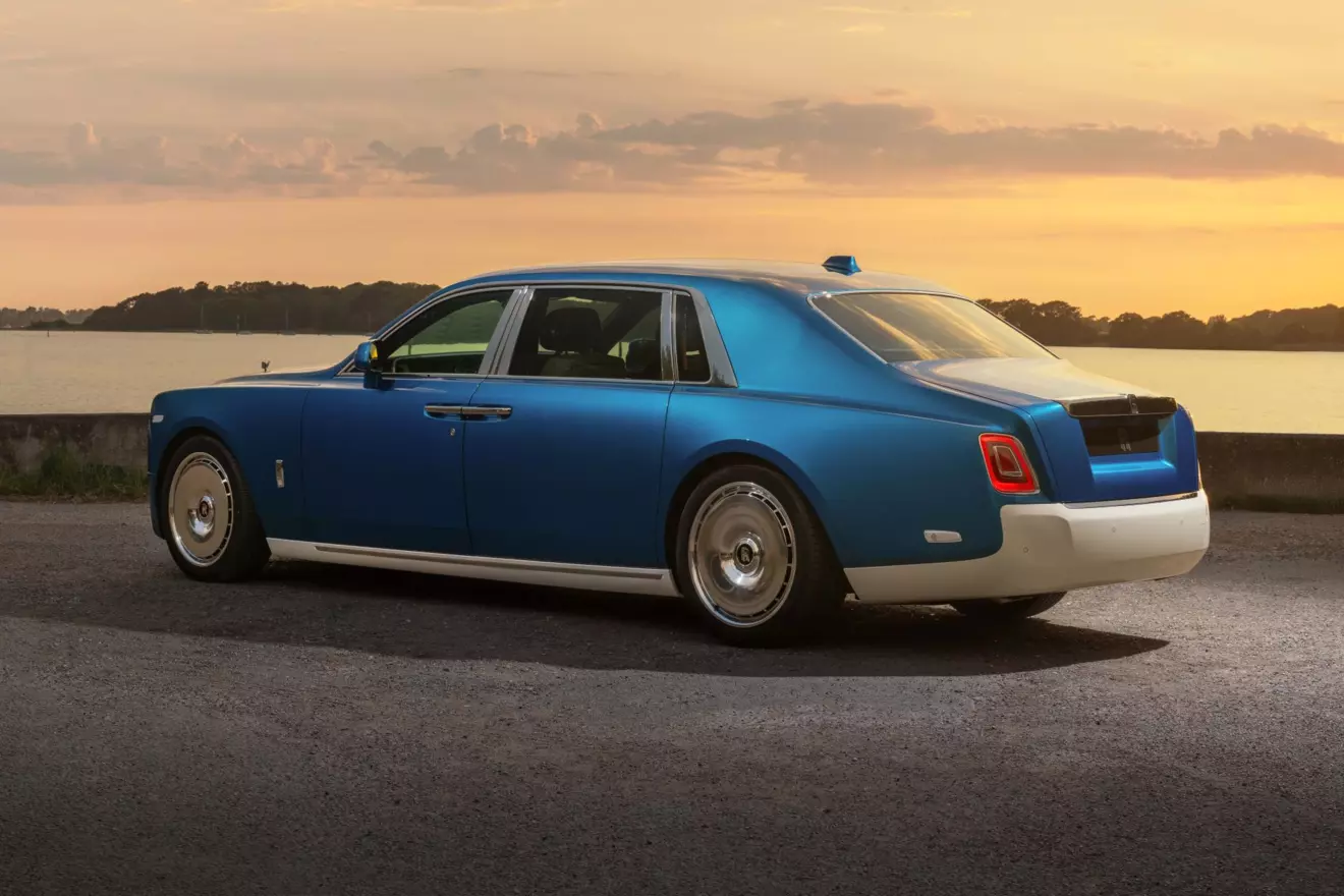 Rolls Royce Phantom Regatta - pogled straga.jpg