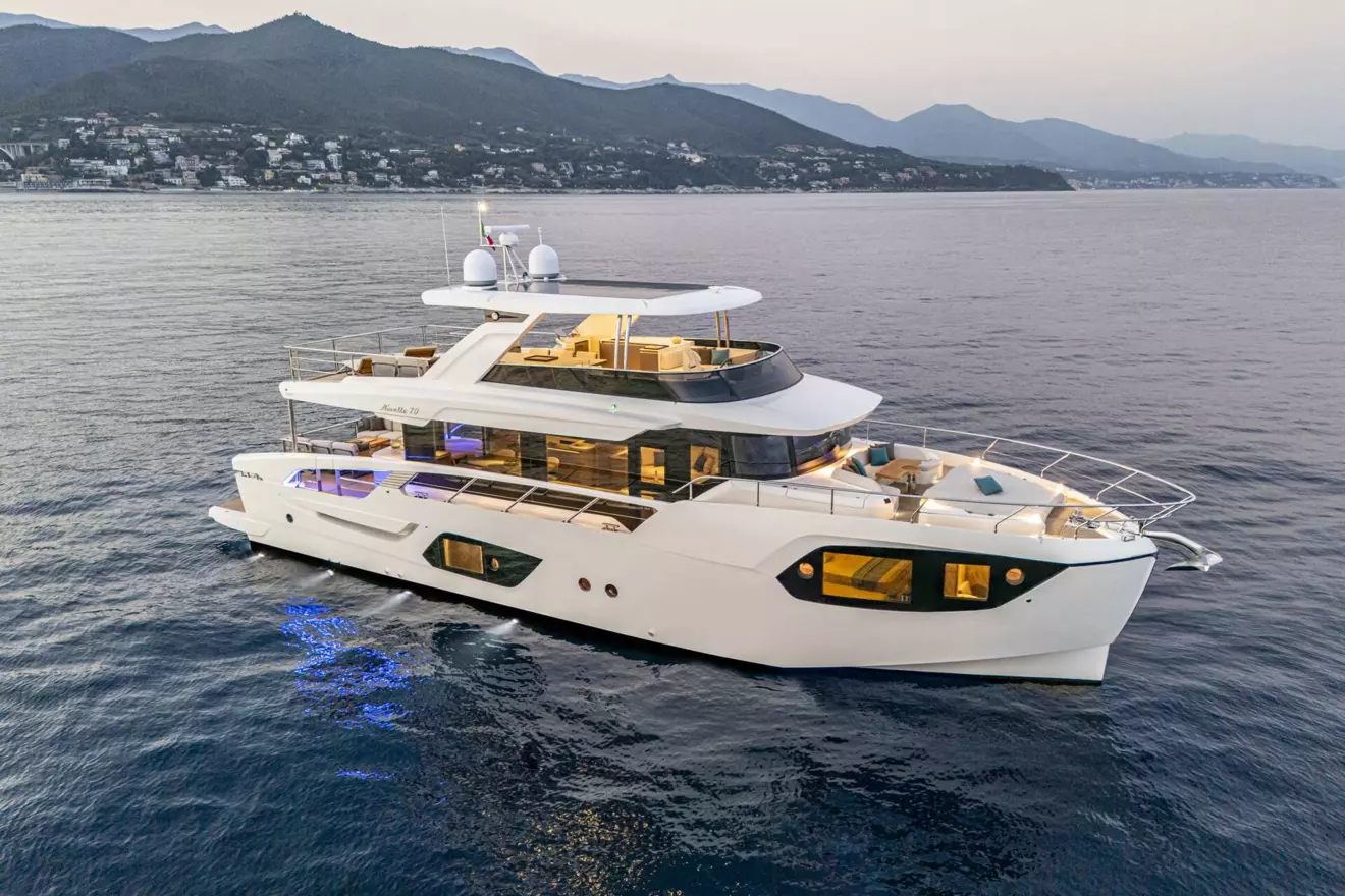 Zračna fotografija jahte Absolute Navetta 70