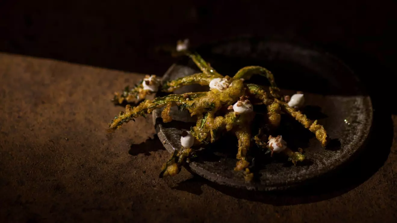 Crispy dandelion, yoighurt and forest honey