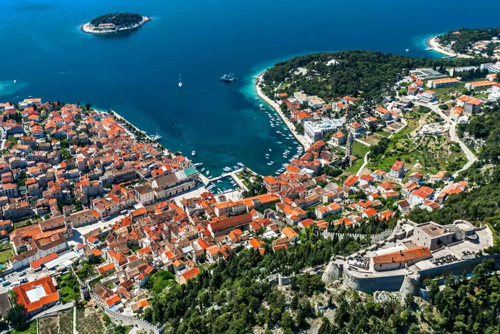 grad-hvar-plovidba-03-1024x683.jpg