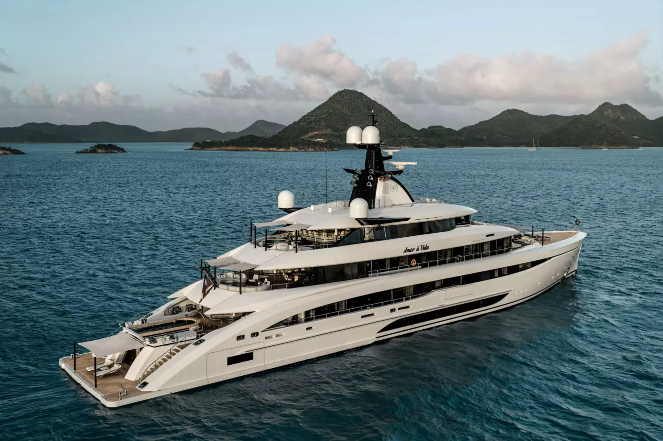 CRN M/Y Amor &agrave; Vida from above, rear view showing six-deck profile and beach club at water level