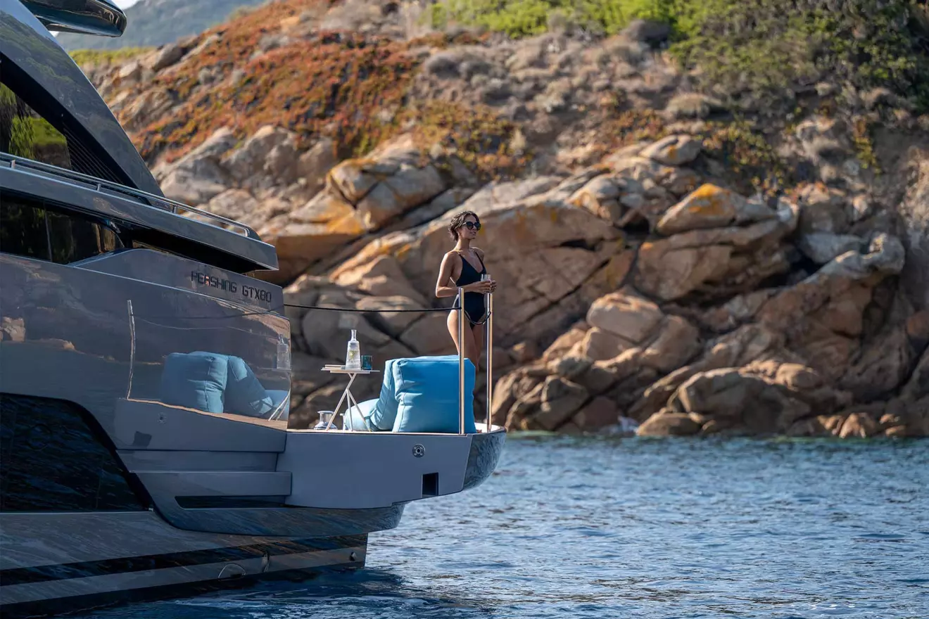 pershing-gtx80-lifestyle-00.jpg