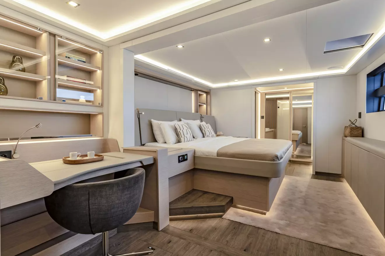 Fountaine_Pajot_-Thira_80_Owners_Cabin.jpg