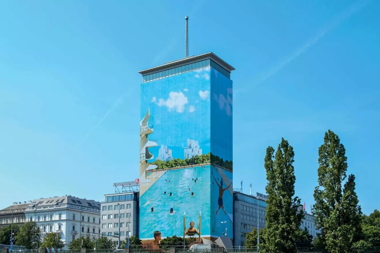 Ovo je fotografija Tanjinog omotača na poslovnoj zgradi Ringturm u Beču