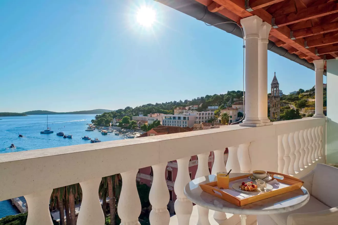 Palace-Elisabeth-Penthouse-Suite-Balcony-00.jpg