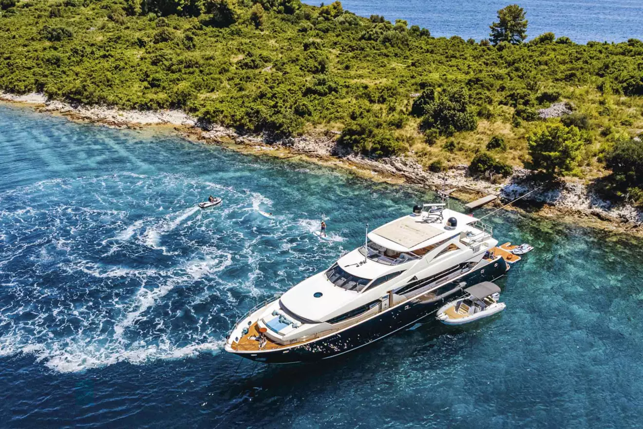 M/Y Arago