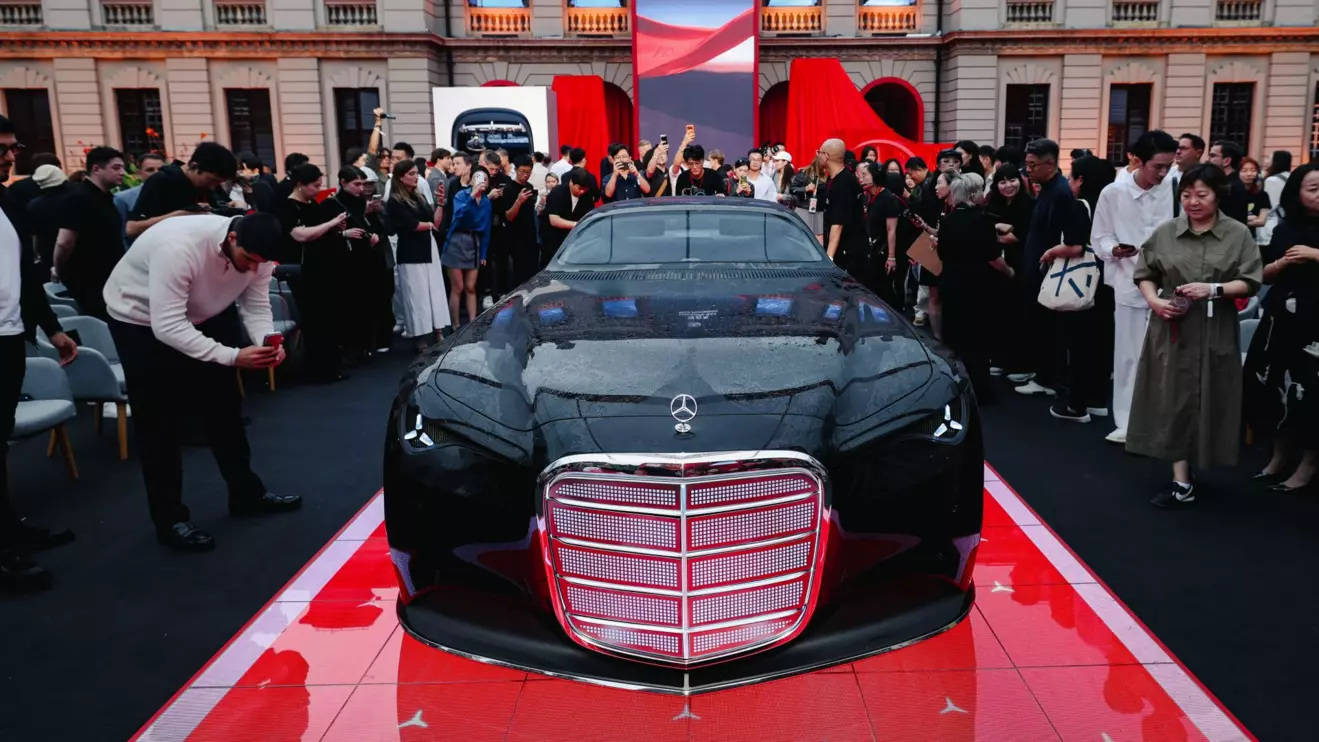 Mercedes Vision Iconic - pogled sprijeda.jpg