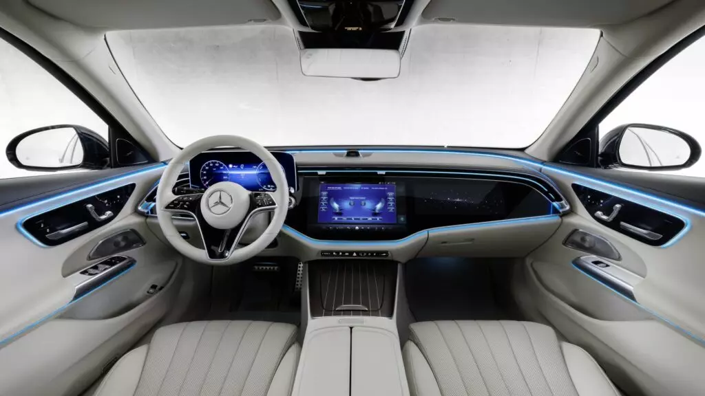 Mercedes E klasa unutrašnjost MBUX sučelje