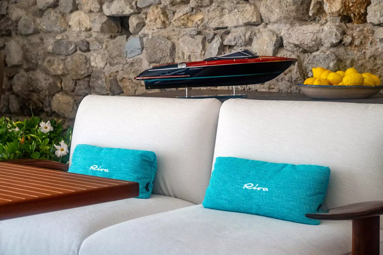 Riva-Lounge-Borgo-Santandrea-amalfi-05.jpg