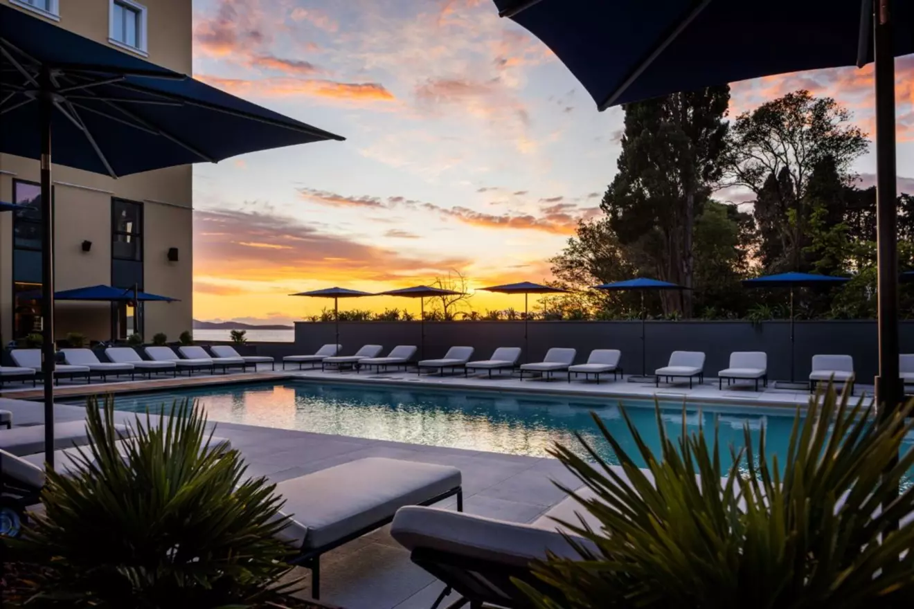 Estival-Pool-Lounge.jpg