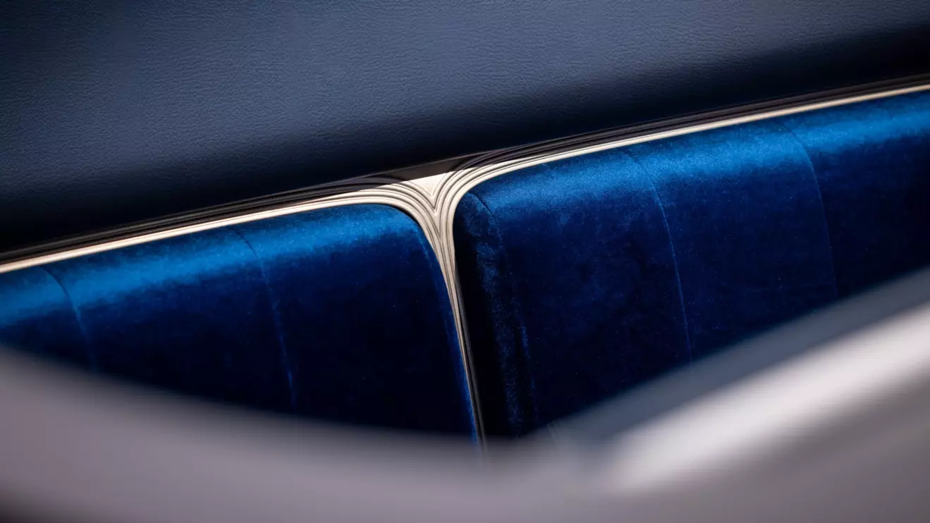 Mercedes Vision Iconic - sjedala detalj.jpg