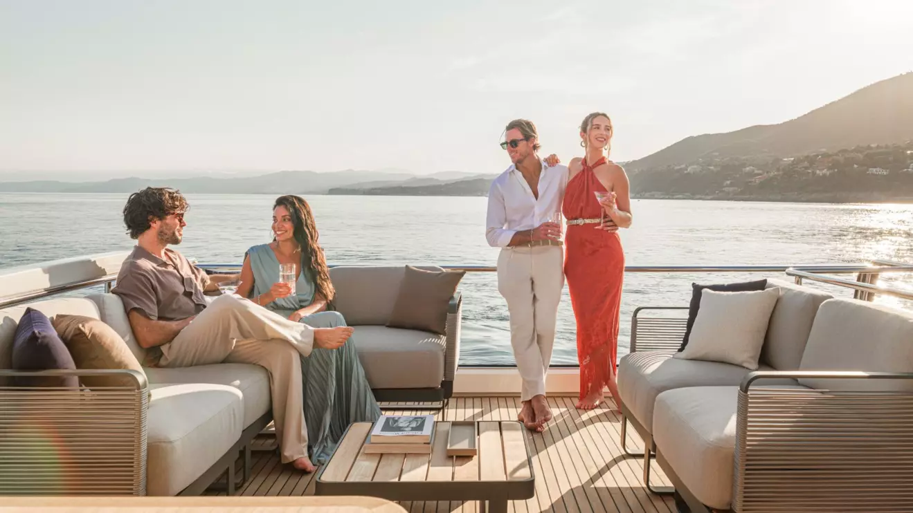 Absolute Navetta 62 aft