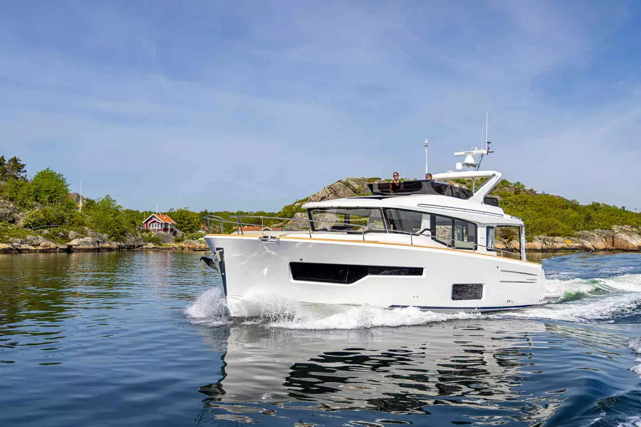 nimbus-495-flybridge-00.jpg