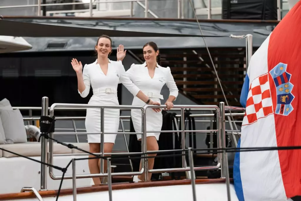 croya-yacht-show-hostese-1024x683.jpg
