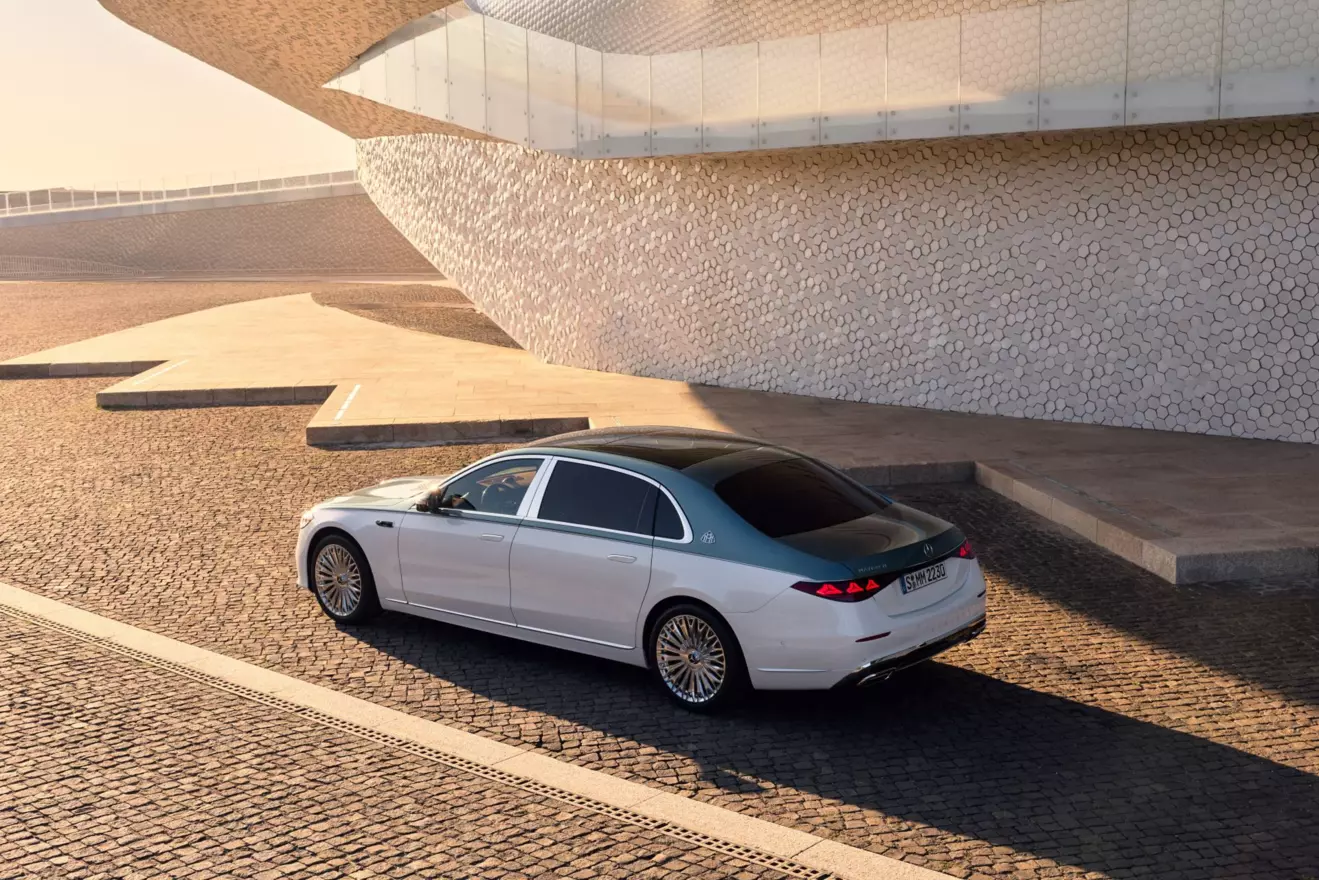 Mercedes-Maybach S-klasa pogled straga