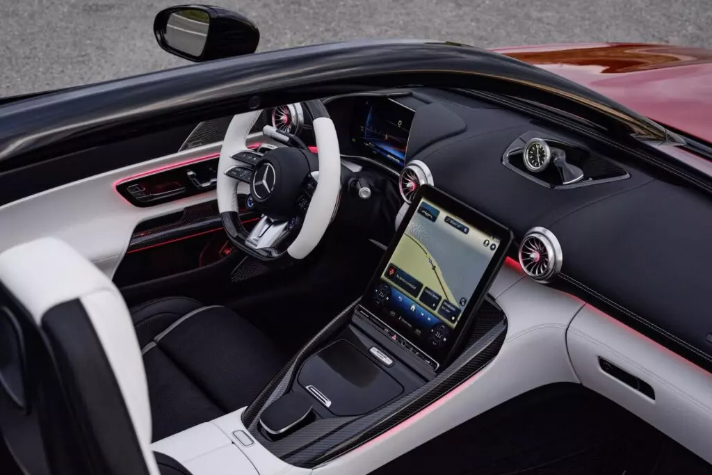 Mercedes-AMG-PureSpeed-unutrasnjost-1024x683.jpg