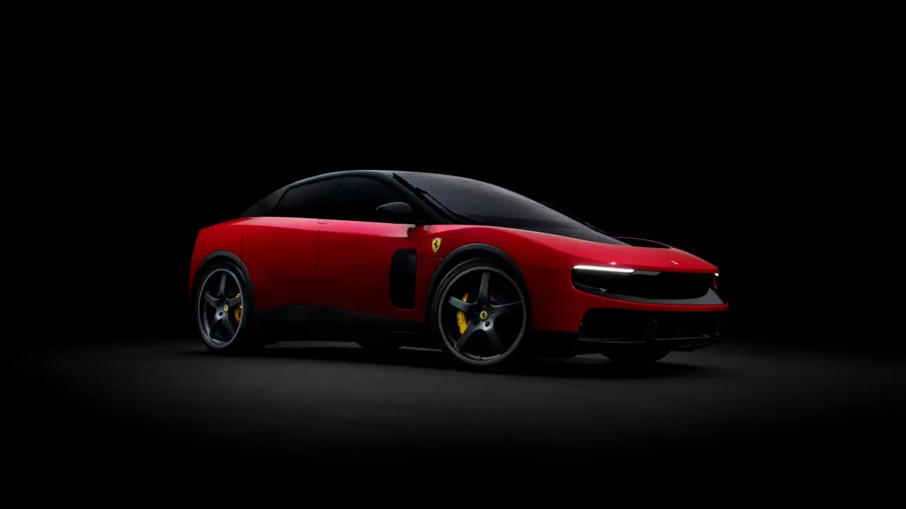 Ferrari Luce - pogled sprijeda i boka.jpg