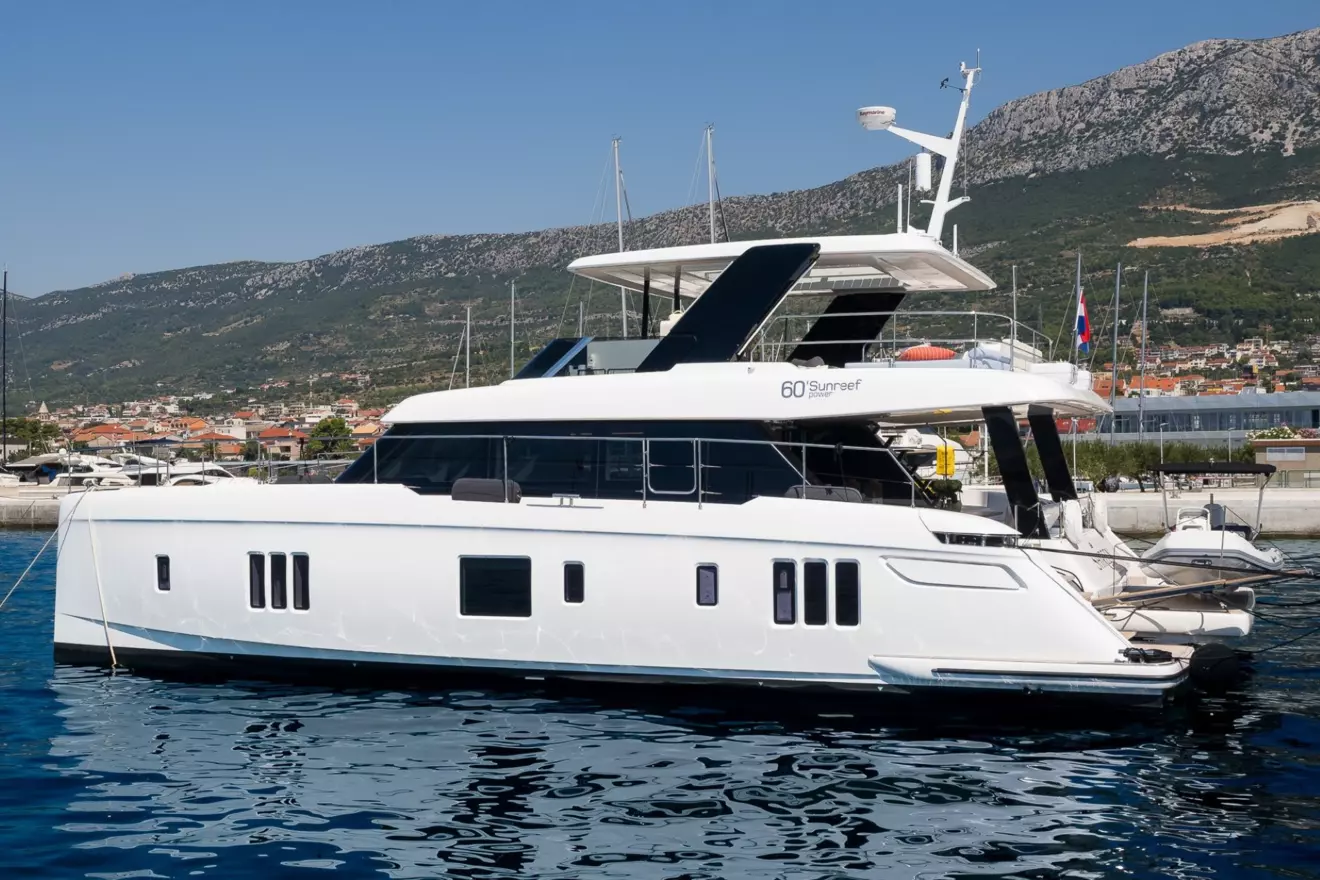 Sunreef 60 Power - side view.jpg