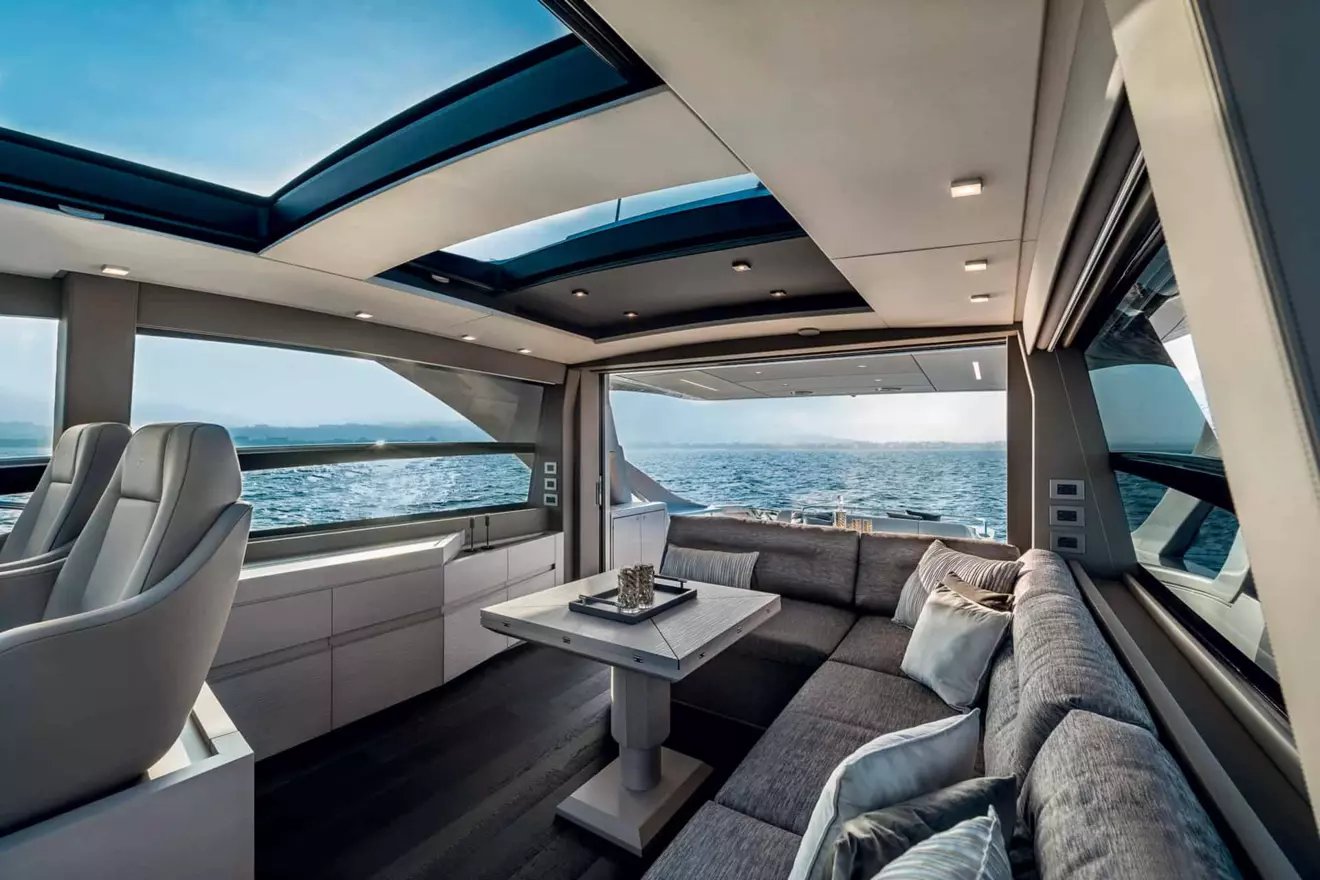 Pershing-7X-salon-00.jpg