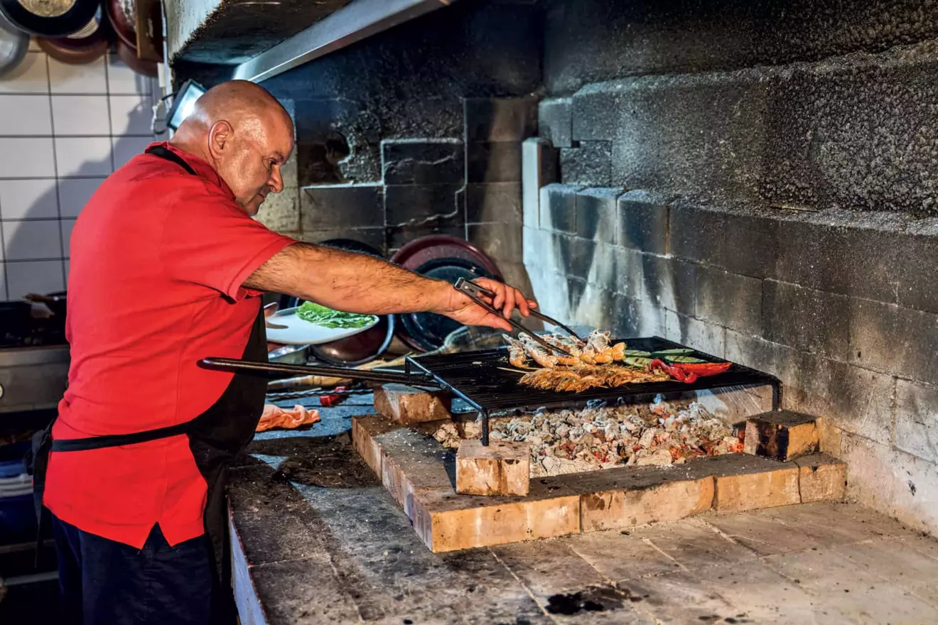 ovo je fotografija konoba maslina restorani hvar